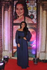 Sonakshi Sinha at Stardust Awards 2013 red carpet in Mumbai on 26th jan 2013 (411).JPG